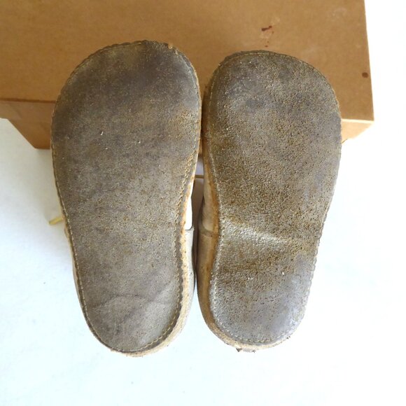 ANTIQUE VINTAGE 1940’s WHITE LEATHER BABY SHOES IN ORIGINAL BOX USED ODDITY - Picture 8 of 16